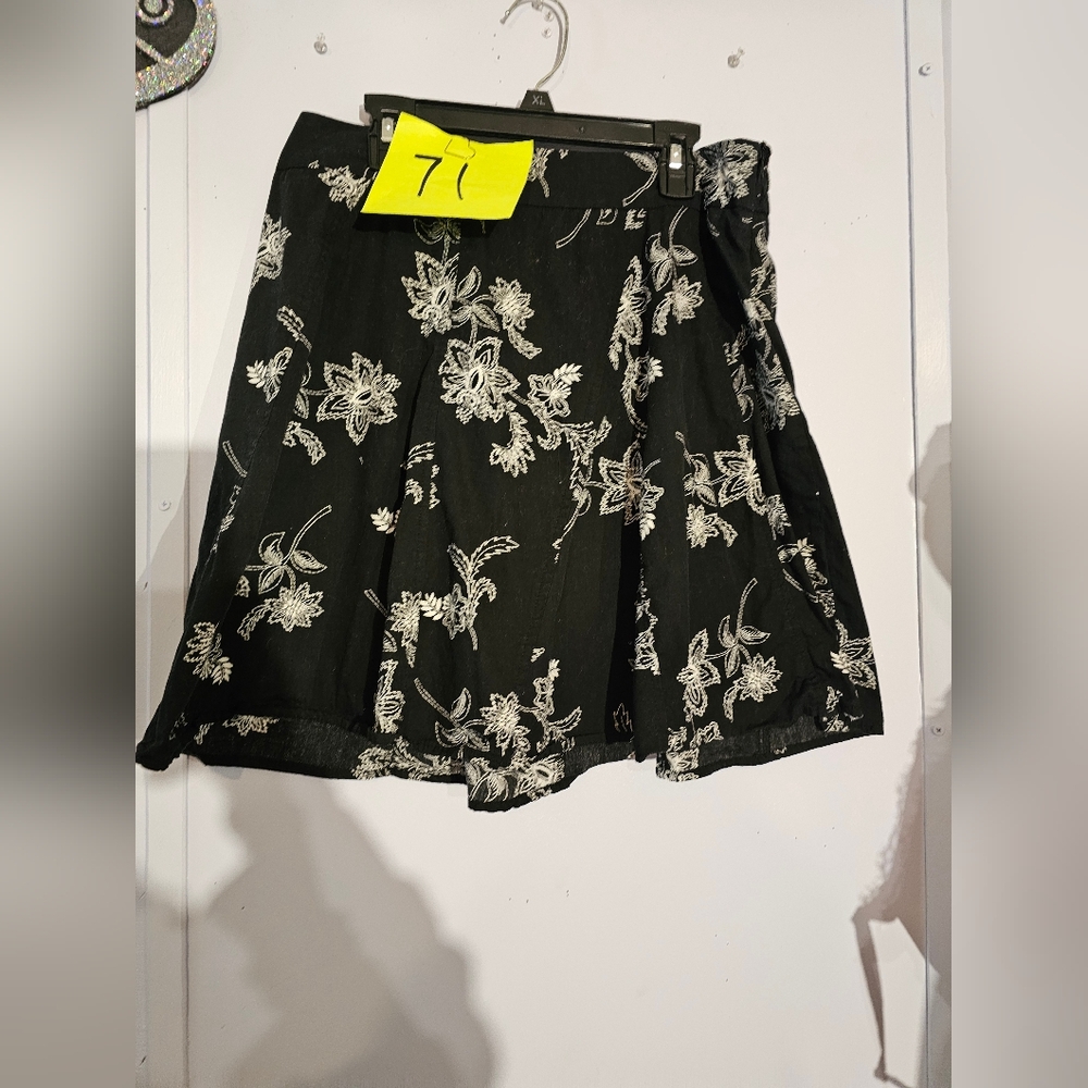 My Michelle Skirt Adult Size 5 Black & White Floral Formal  Womens